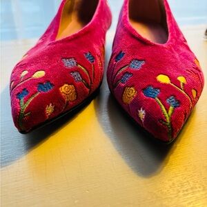 Vibrant Floral Embroidered Women's Flats